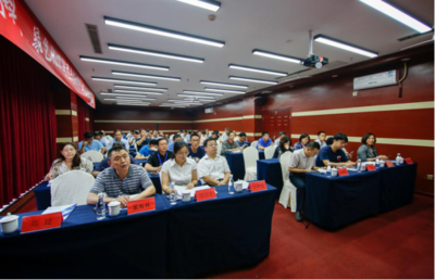 青科大魯中研究院成功舉辦“新材料、綠色化工轉(zhuǎn)型升級(jí)與產(chǎn)業(yè)化應(yīng)用”高級(jí)研修班，助力區(qū)域產(chǎn)業(yè)創(chuàng)新發(fā)展